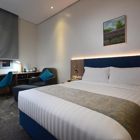 Blue Lotus Hotel Davao Екстер'єр фото