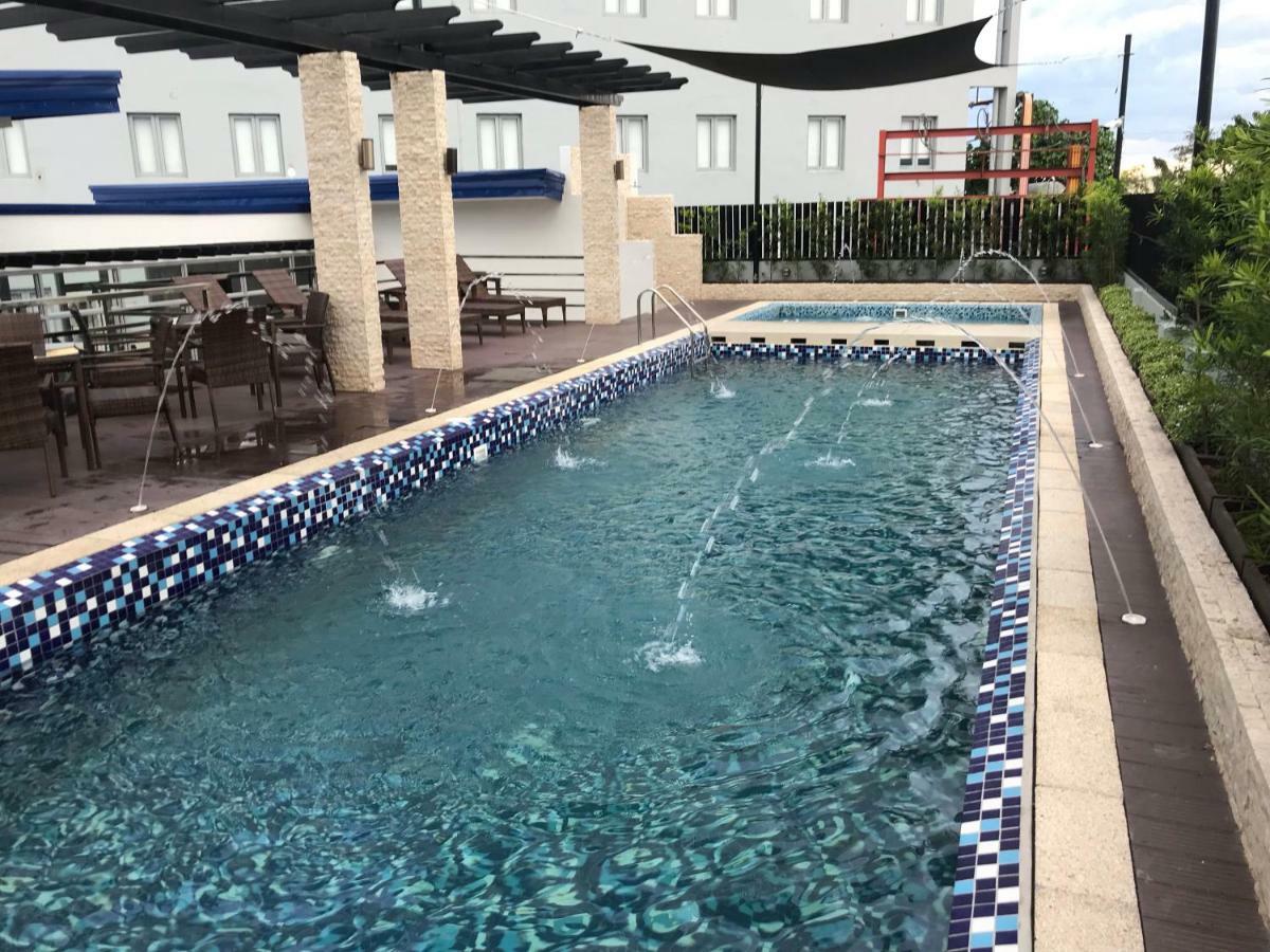 Blue Lotus Hotel Davao Екстер'єр фото