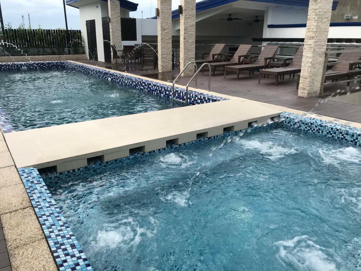 Blue Lotus Hotel Davao Екстер'єр фото