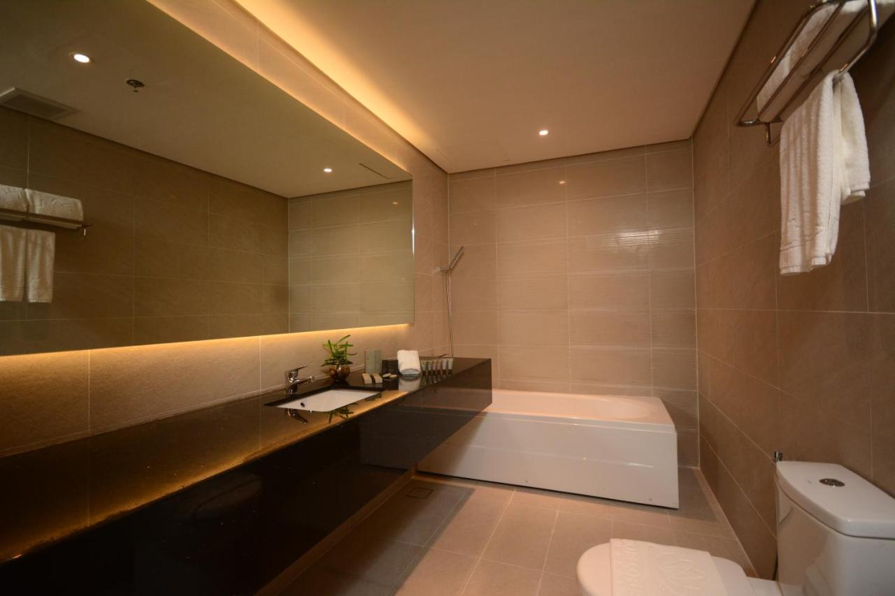 Blue Lotus Hotel Davao Екстер'єр фото