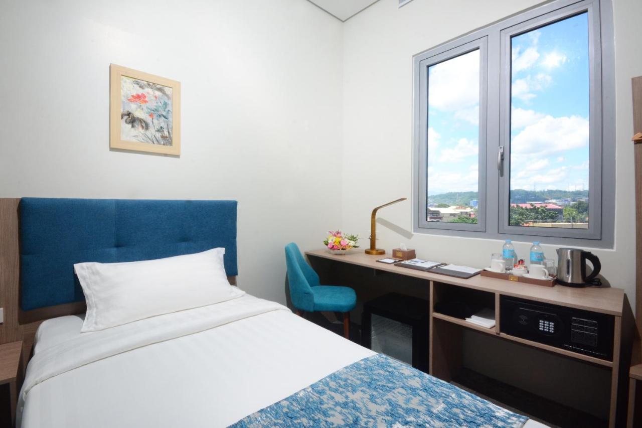 Blue Lotus Hotel Davao Екстер'єр фото
