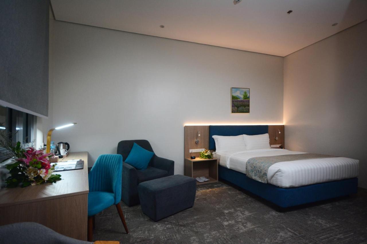 Blue Lotus Hotel Davao Екстер'єр фото